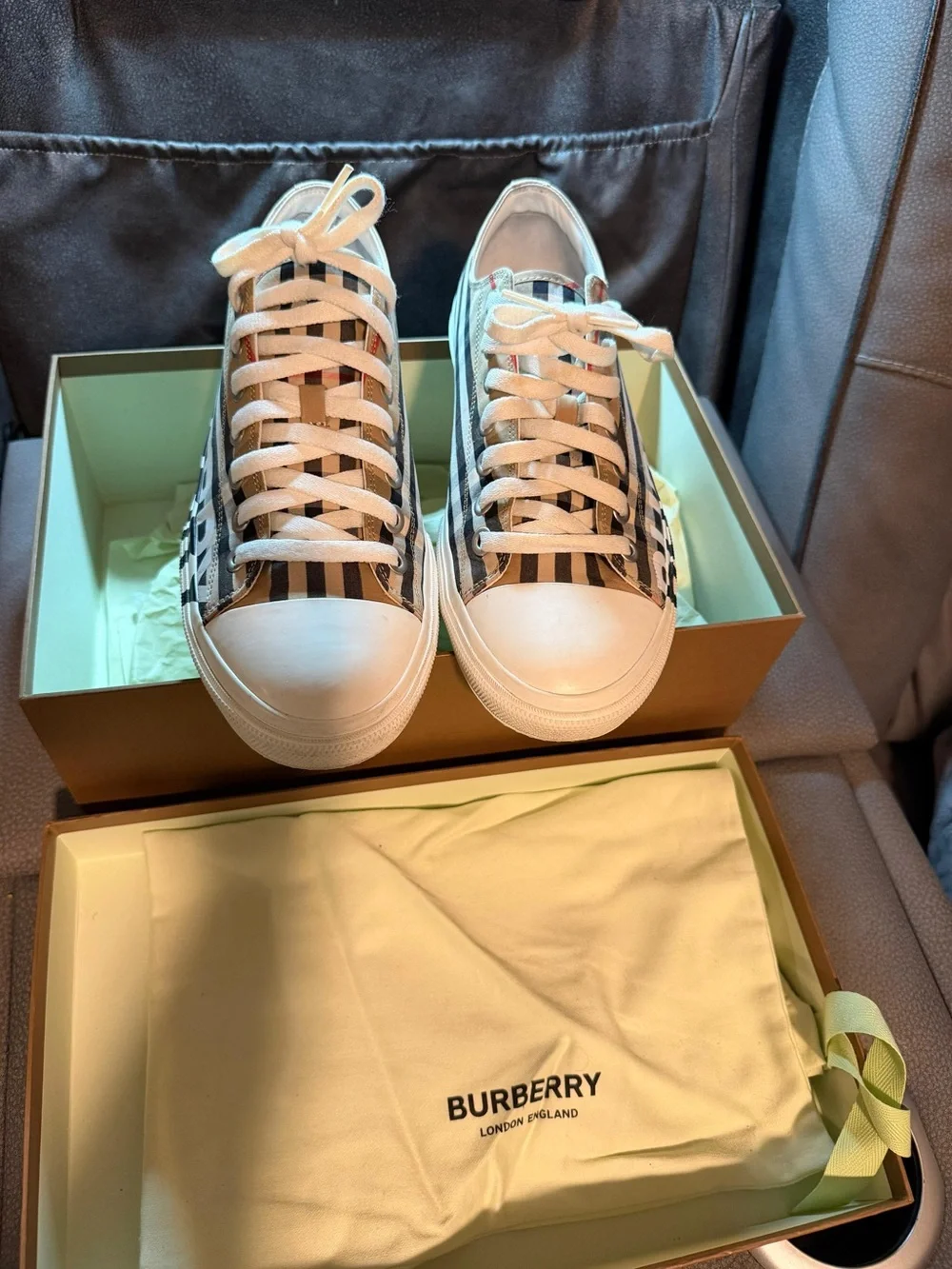 Burberry Beige Vintage Check Low-Top Sneakers with White Accents - Picture 4 of 6